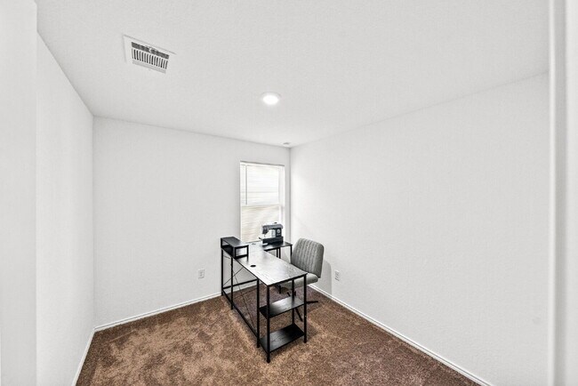 Building Photo - Where Modern Style, Cozy Living, and Effortless Comfort Come Together Perfectly