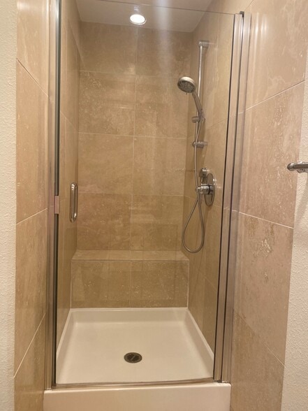 Shower in secondary bath - 916 Caminito Estrada