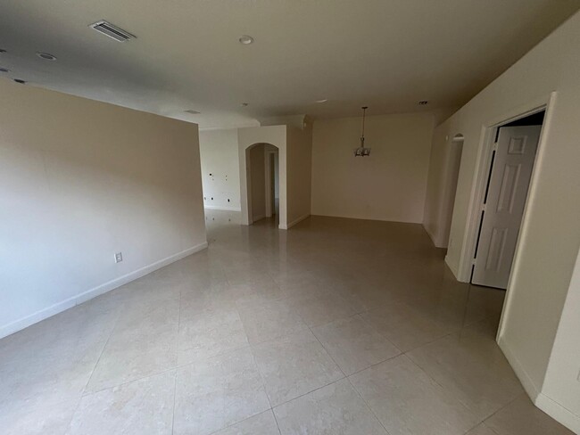 Building Photo - 7623 NW 60th Ln