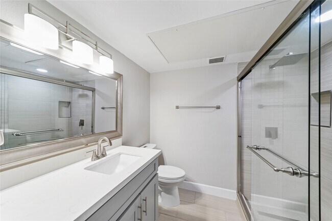 Building Photo - 845 Augusta Dr