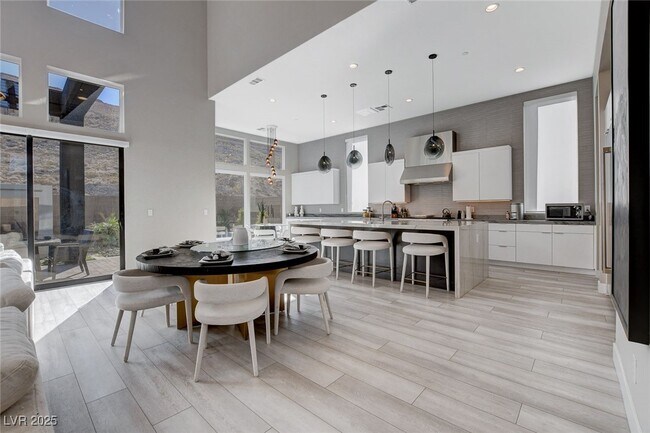 Building Photo - 5289 Feathertop Dr