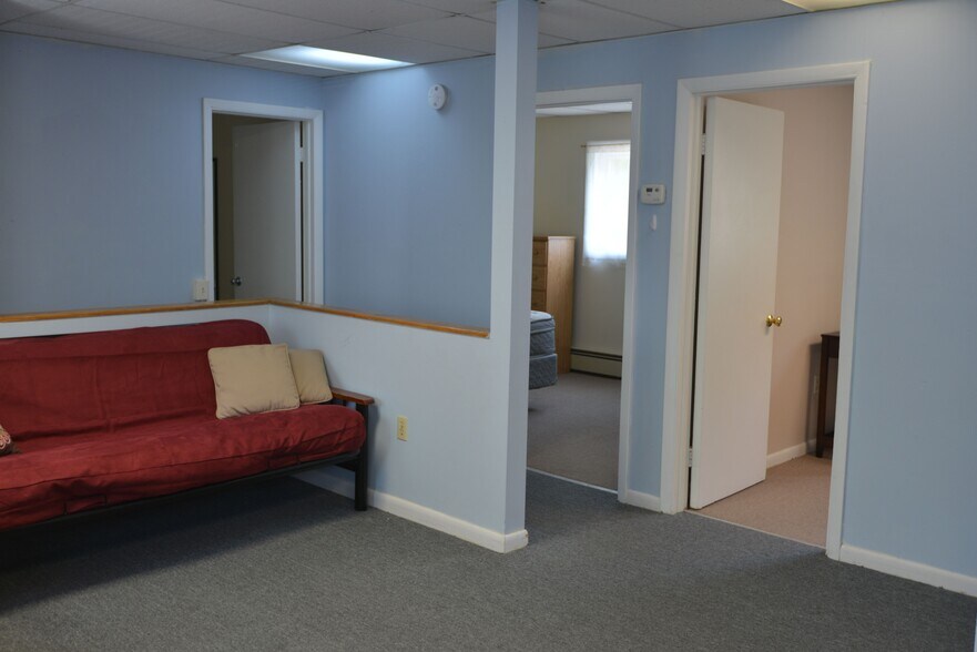 Building Photo - 410 Hillview Plz
