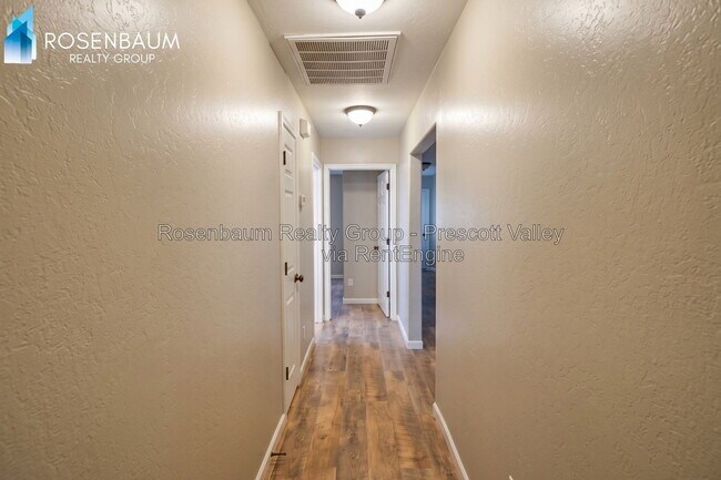 Building Photo - 3133 N Yavapai Rd E