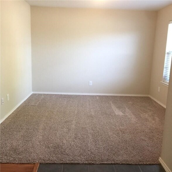 Building Photo - 9205 Lenox Dr