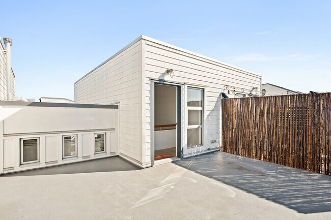 Building Photo - 615 Hampton Dr