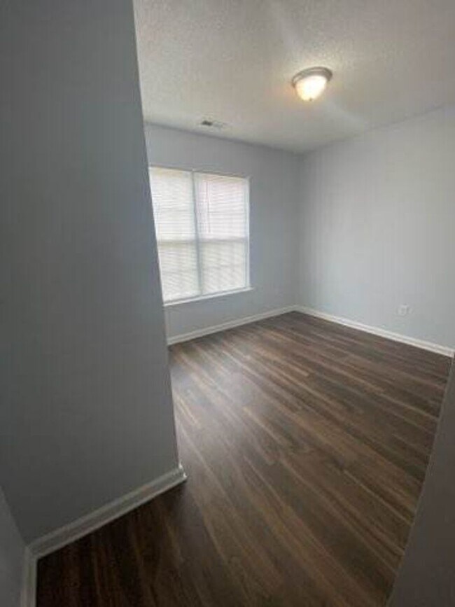 Building Photo - 3 BR 2 BA Maysville
