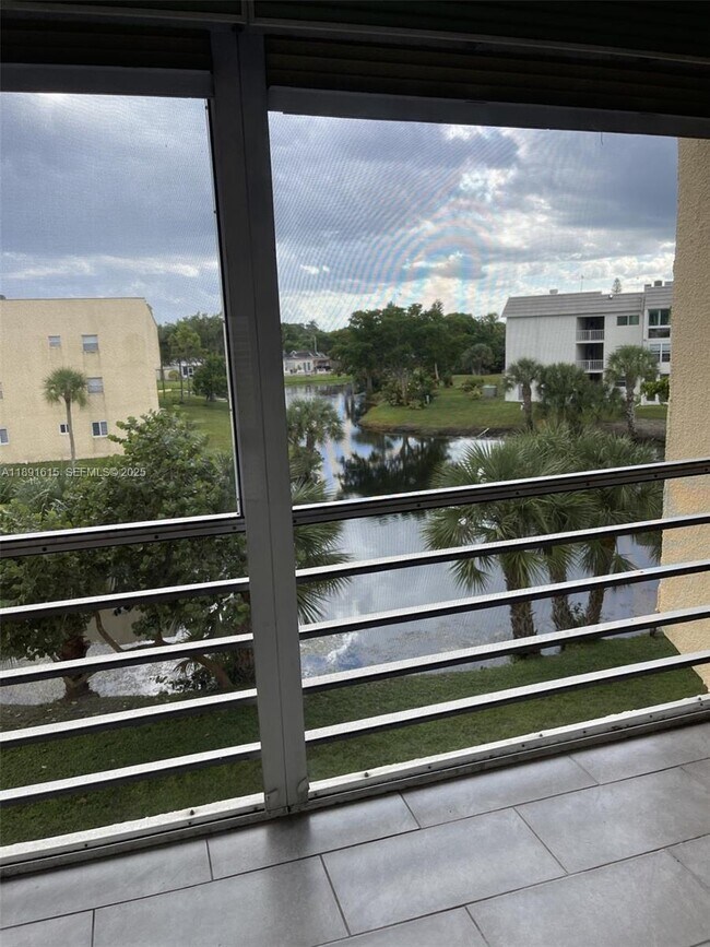 Building Photo - 8285 Sunrise Lakes Blvd