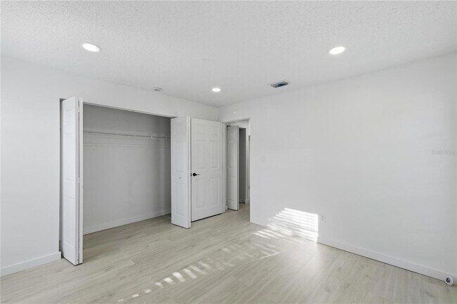 Building Photo - 5355 SE 29th Pl