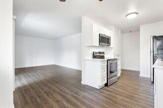 Building Photo - Beautiful 2 bed/ 1 bath !!