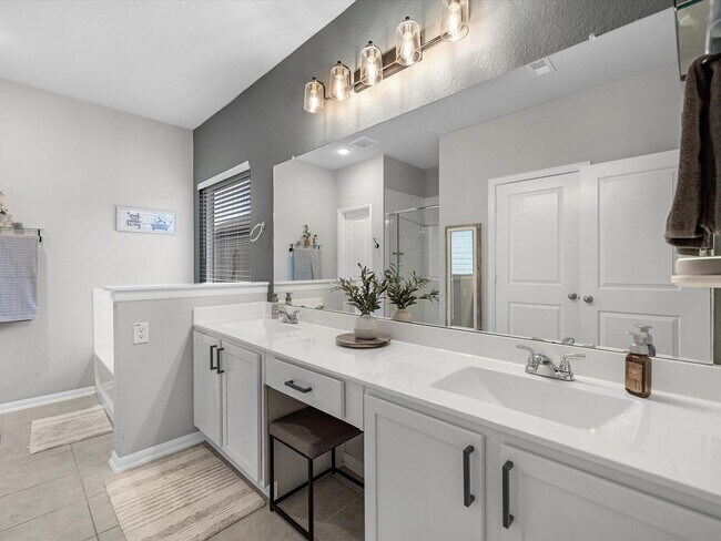 Building Photo - 1123 Station Manor Ln