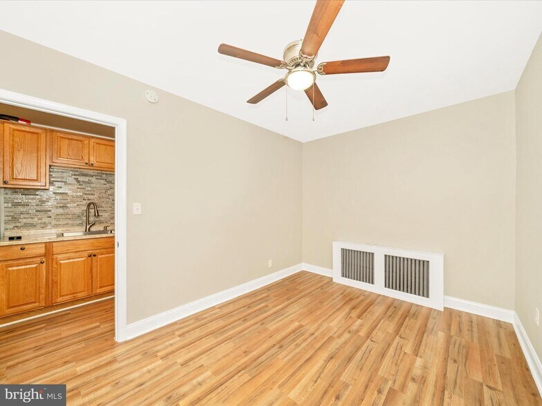 Main Bedroom - 4215 Dix St NE