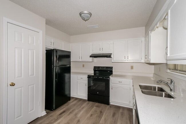 Building Photo - 4680 Tumblebrook Cove