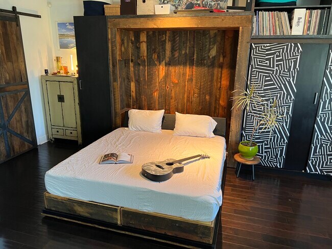 Building Photo - 13320 Beach Ave