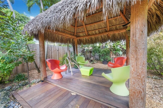 Building Photo - 521 NE 74th St