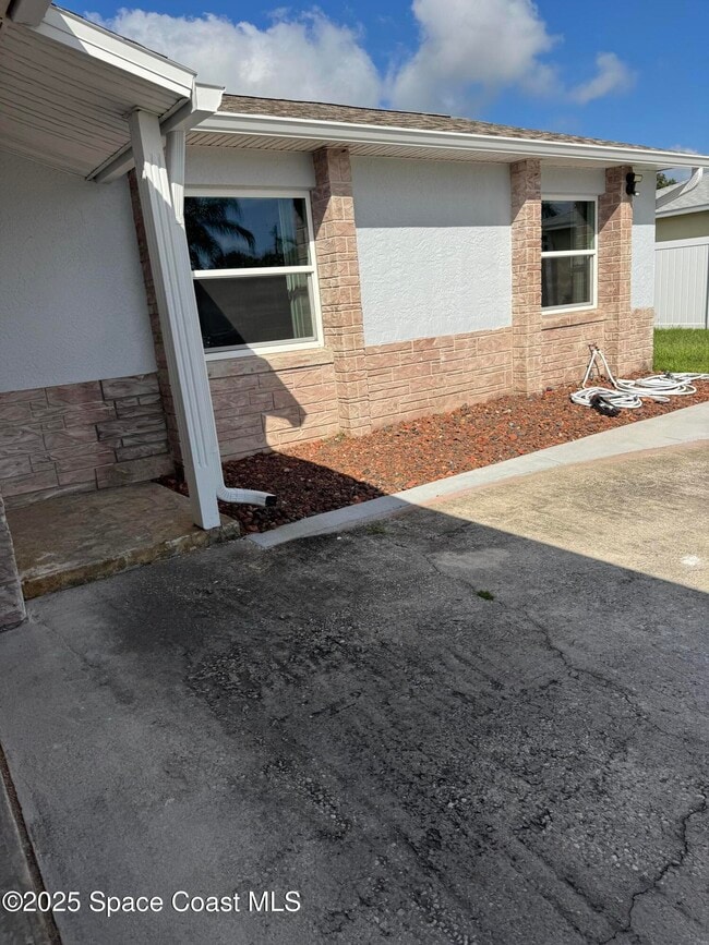 Building Photo - 2841 College View Dr