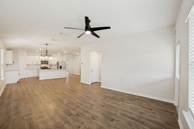 Building Photo - Welcome home to this 4/2/2 nestled in Whisper Falls