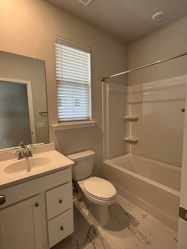 Building Photo - Stunning 4 Bedroom 4.5 Bath Home In Summer's Corner~