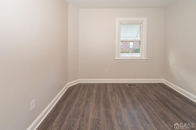 Building Photo - 209 Runyon Ave