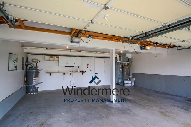 Building Photo - 3-bedroom, 2.5-bathroom With Private Beach Access