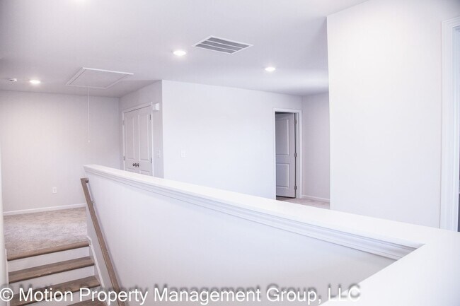 Building Photo - 19 Springwood Ln