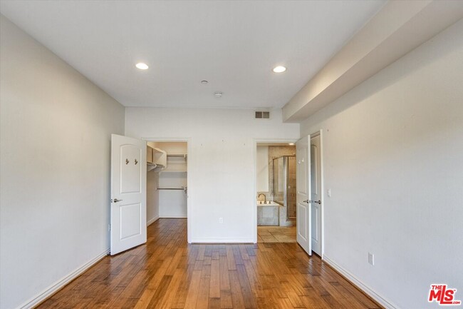 Building Photo - 1410 N Curson Ave