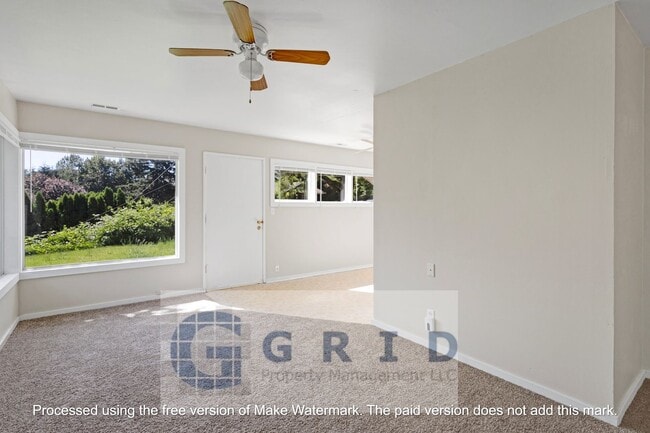 Building Photo - Charming 2 Bedroom Bungalow Available in N...