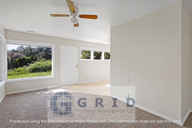 Building Photo - Charming 2 Bedroom Bungalow Available in NE Portland!