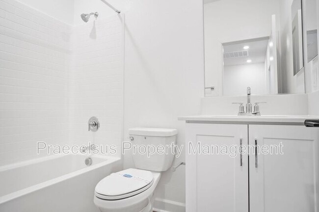 Building Photo - 824 Makani St