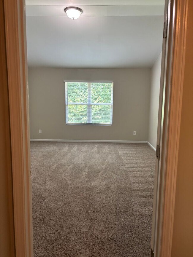 Building Photo - August Rent Free - Four Bedroom Fenced Yar...