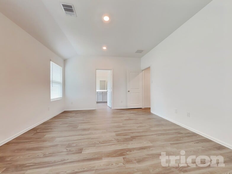 Building Photo - 212 Seven Pnes Dr