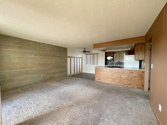Building Photo - 2bed 2bath Gated Community with a Swimming Pool