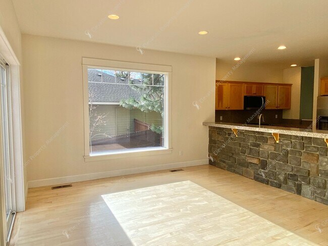 Building Photo - Light-Filled Awbrey Butte Retreat