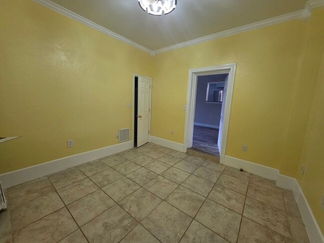 Building Photo - Spacious 5 Bedroom Home with Pool in Crystal Lake Homesites