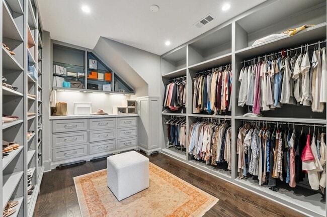 Building Photo - 7 Marilane St