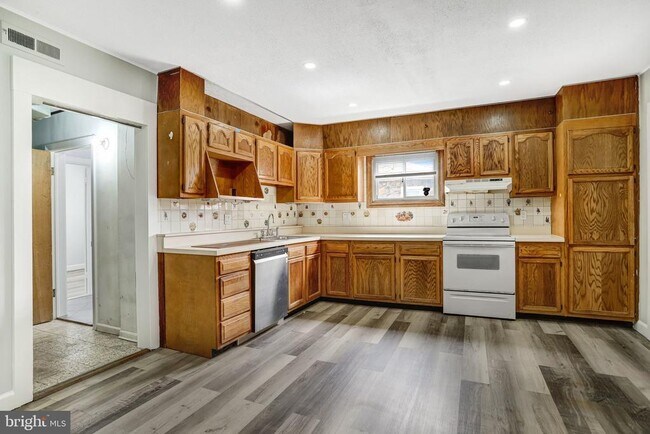 Building Photo - 6226 20th Ave