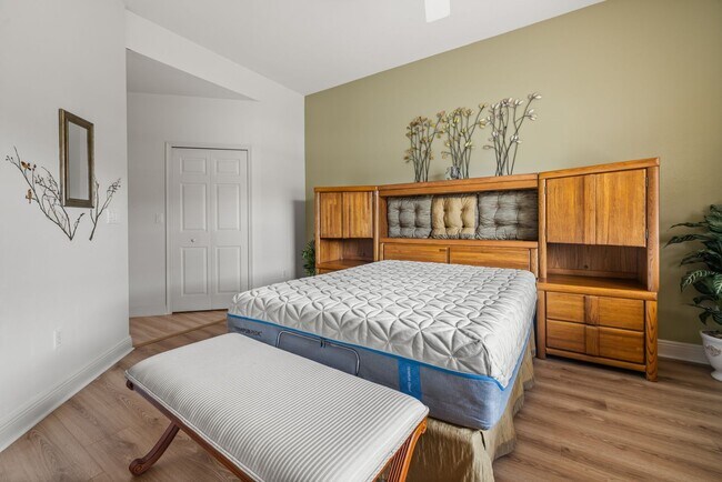 Building Photo - Experience Bell Tower Park. GATED ground floor 2 Bed 2 Bath Den 1 Car Garage Condo.