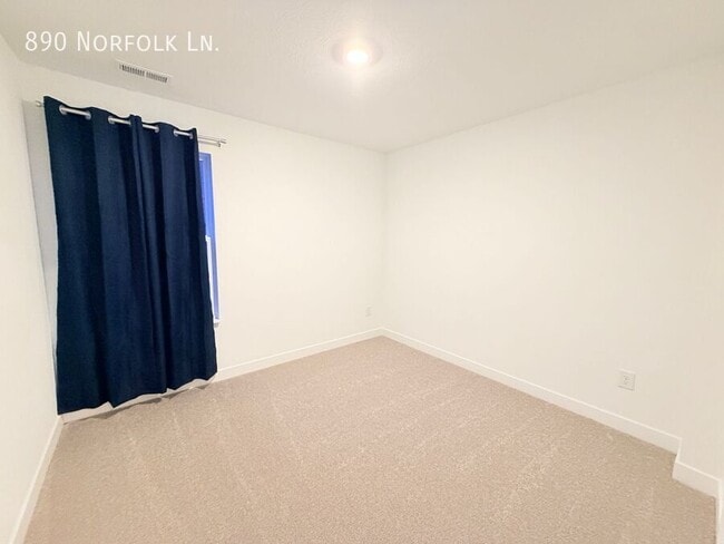 Building Photo - 890 Norfolk Ln