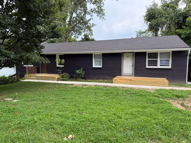 Building Photo - 5115 N Bellaire Ave