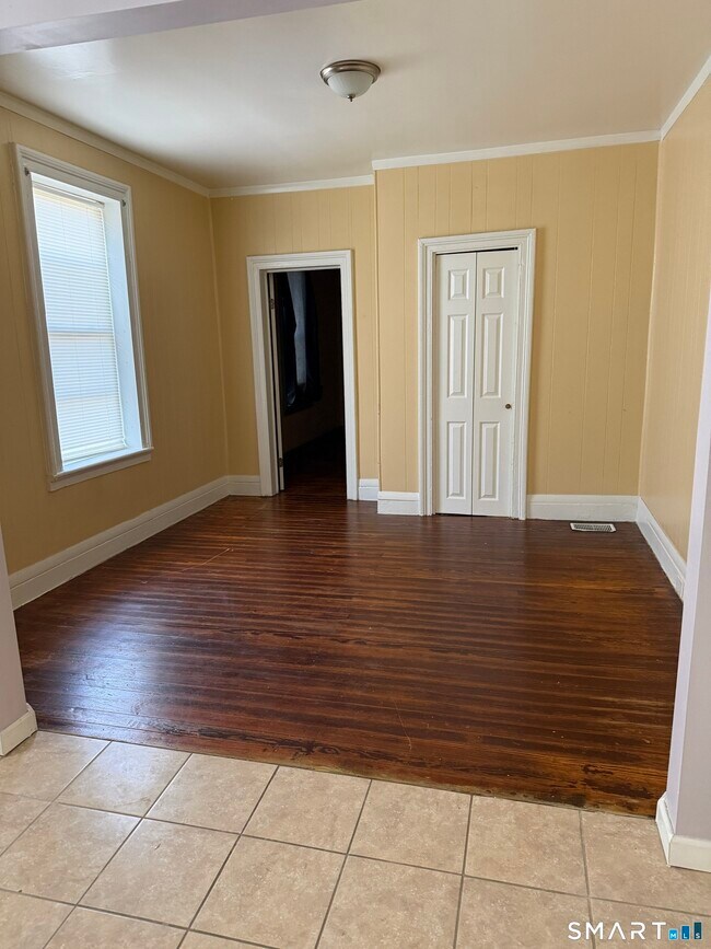 Building Photo - 152 Scott St