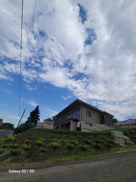 Building Photo - 2700 Old Dufur Rd