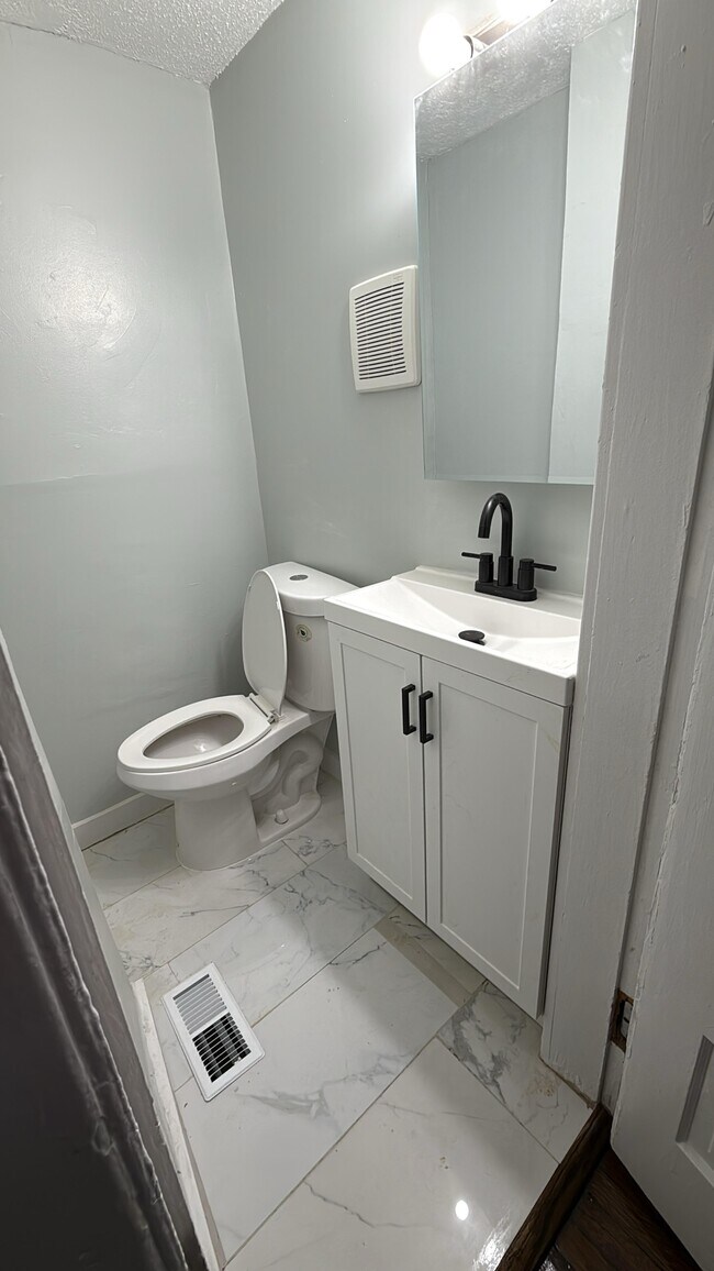 Building Photo - 251 Newhall St