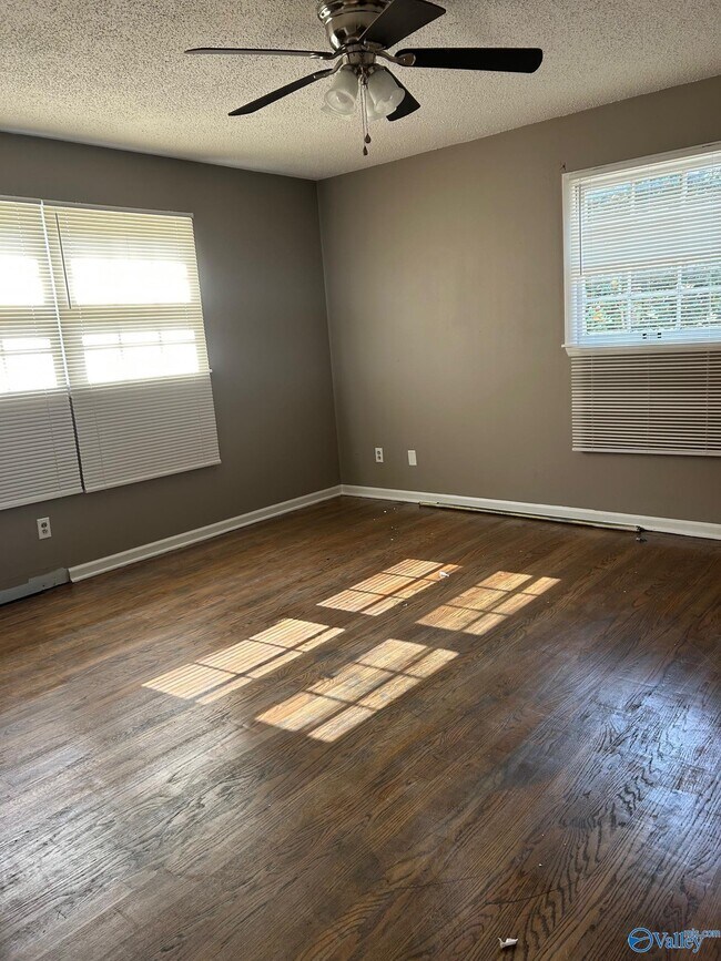 Building Photo - 6020 Rickwood Dr NW