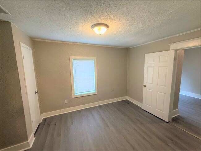 Building Photo - Reduced rent ~ Charming 3BR Memphis Home with Bright Living Space & Backyard Retreat