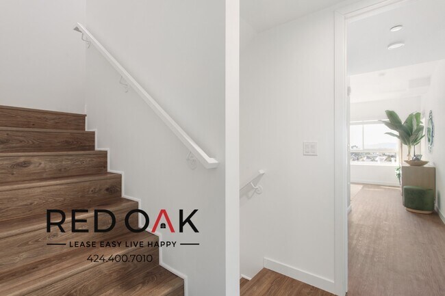 Building Photo - 1011-1013 Everett St-A-103