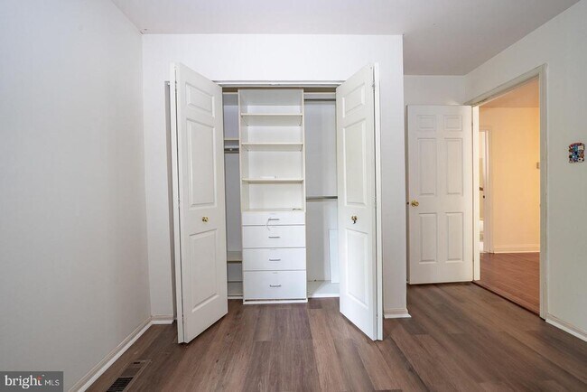 Building Photo - 301 Hanover Ct