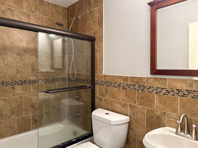 Building Photo - Lake Front 4 Bedroom / 2 Bath