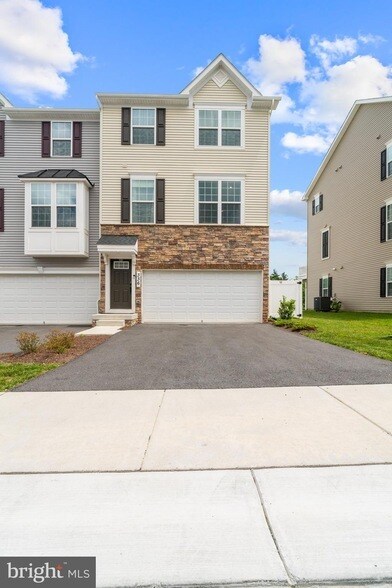 Building Photo - 336 Pemberton Park Ln