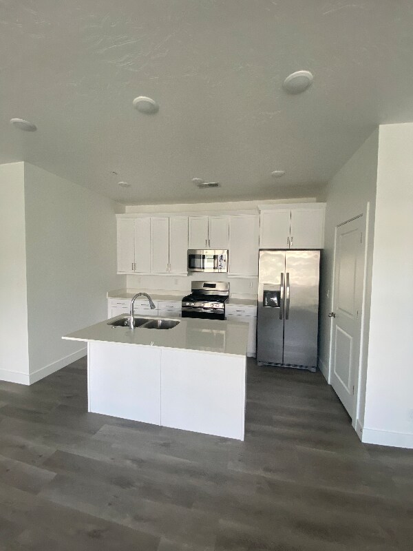 Building Photo - 5801 S Garnet Dr