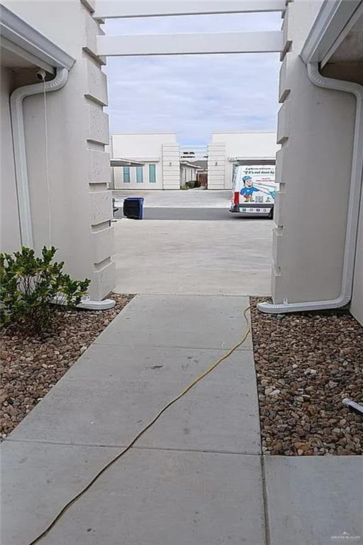 Building Photo - 18 Las Vistas Ln