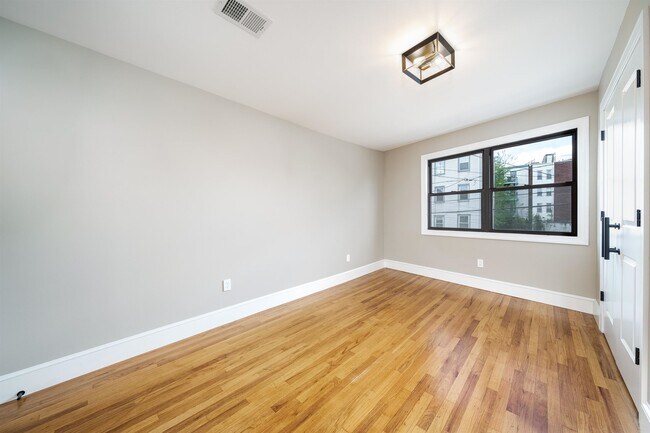 Building Photo - 381 1st St